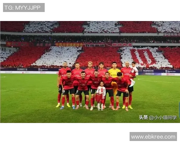 国内明星与足球明星亲密互动引发粉丝热议与关注的盛况